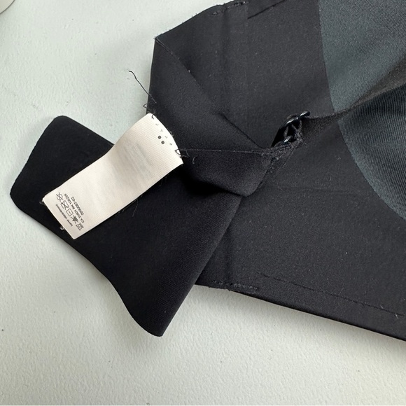 Lululemon Hold True Bra, Black - Picture 10 of 16